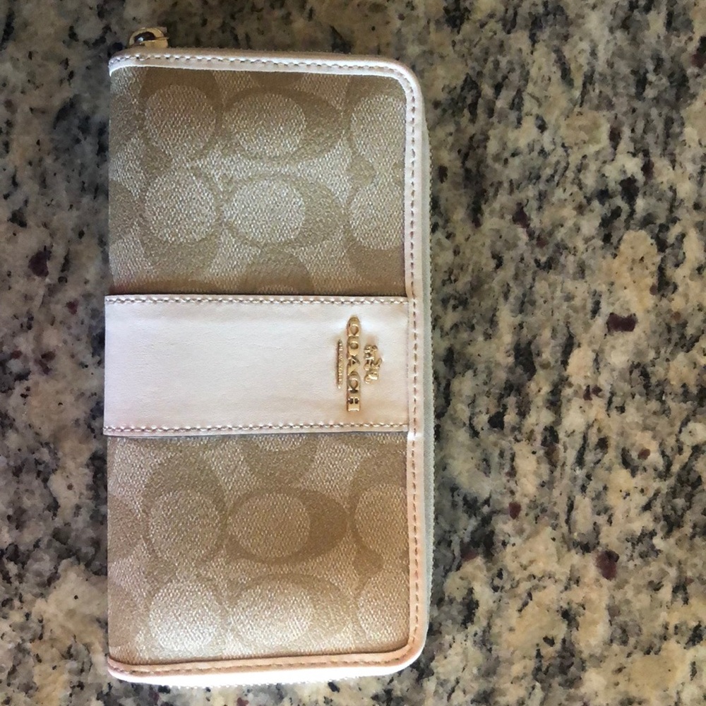 Coach Wallet - zip around
